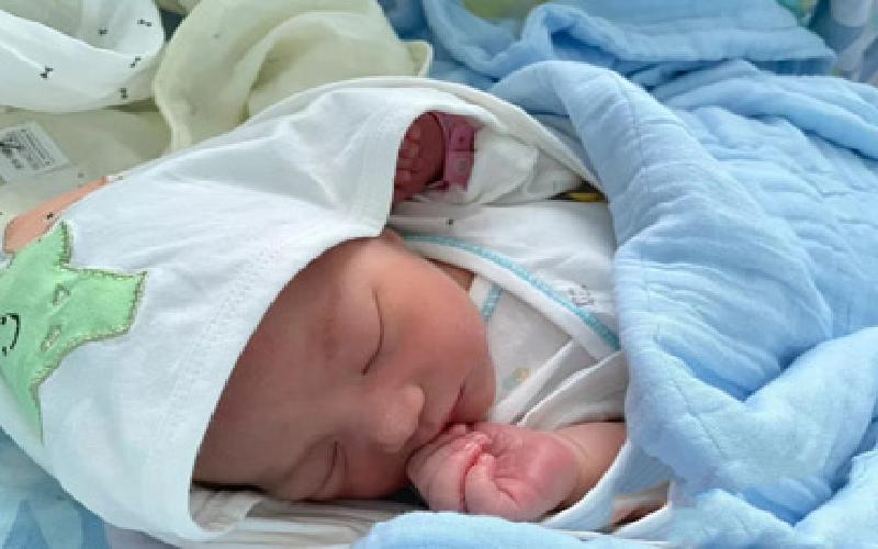 塑料试管底下有铁块代生